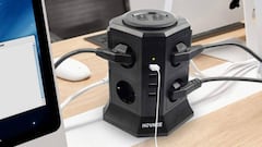 Esta regleta de enchufes en torre es la mejor valorada en Amazon