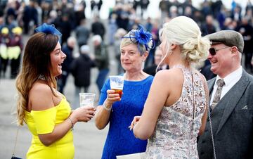 Glamour, fiesta y alcohol en el Grand National