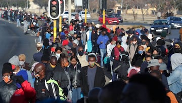 Stranded commuters wait for transportation at a bus terminal during a protest by taxi operators over the government&#039;s financial relief for the taxi industry, amid the coronavirus disease (COVID-19) lockdown, in Soweto, South Africa, June 22, 2020. RE