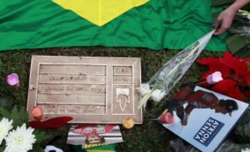 Las imágenes del homenaje al piloto brasileño Ayrton Senna en el circuito italiano ‘Enzo e Dino Ferrari’, donde perdió la vida hace veinte años.
