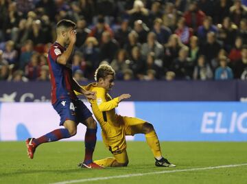 Griezmann fires in the rebound after Gameiro's shot is parried by keeper Oier Olazábal, completing his brace and sealing a 5-0 win for Atleti.