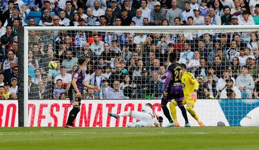 Benzema marcó tres goles al Real Valladolid en siete minutos.