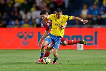 Moleiro estuvo desatado ante el Lugo. El centrocampista de Las Palmas cada d¨ªa va a m¨¢s. Juega y hace jugar al l¨ªder. Ante el Lugo, adem¨¢s, se apunt¨® la asistencia del segundo gol, obra de Loiodice.