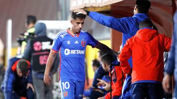 Futbol, Universidad de Chile vs Curico Unido.
Fecha 21, Campeonato nacional 2023.
El jugador de Universidad de Chile Lucas Assadi, centro, es fotografiado durante el partido de primera division contra Curico Unido realizado en el estadio Santa Laura.
Santiago, Chile.
14/08/2023
Jonnathan Oyarzun/Photosport
Football, Universidad de Chile vs Curico Unido.
21 th date, National Championship 2023.
Universidad de Chile's player Lucas Assadi, center, is pictured during the first division match against Curico Unido at the Santa Laura stadium.
Santiago, Chile.
14/08/2023
Jonnathan Oyarzun//Photosport
