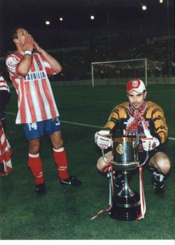 Simeone y Molina con el Trofeo de Copa Rey.