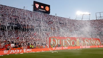 Soccer Football - Europa League - Quarter Final - Second Leg - Sevilla v Manchester United - Ramon Sanchez Pizjuan, Seville, Spain - April 20, 2023 Sevilla fans celebrate after the match REUTERS/Marcelo Del Pozo