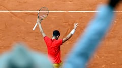 Who will Carlos Alcaraz play next in the semi-finals at the 2024 Paris Olympics?