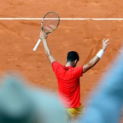 Who will Carlos Alcaraz play next in the semi-finals at the 2024 Paris Olympics?