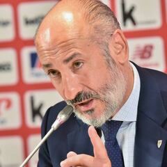 Elizegi aclara que fue Llorente el que se ofreció al Athletic