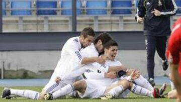 <b>REMONTADA. </b>Los jugadores del Castilla celebran el 2-1 al Badajoz.