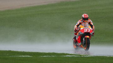 Márquez en el agua de Silverstone.