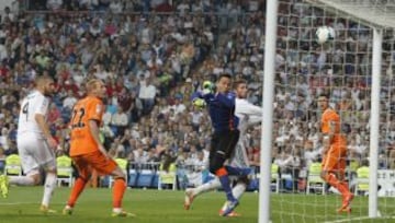 1-1. Sergio Ramos anotal el gol del empate.