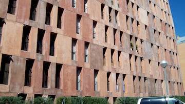 South-east facade of 'VERONA 203A', a housing building in Villaverde district in Madrid (Spain). Projected by David Chipperfield and completed in 2005.