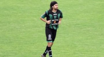 Marcelo Scatolaro defiende a Sarmiento de Junín en la Primera de Argentina.