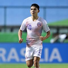 "Esperando que empieces a jugar": Vidal empuja por un joven talento de Colo Colo