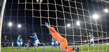 Sergio Ramos scores the 1-2 goal during the UEFA Champions League Round of 16 second leg match between SSC Napoli and Real Madrid CF at Stadio San Paolo on March 7, 2017 in Naples, Italy.