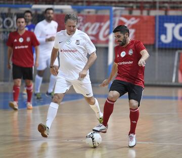 Partido benéfico entre Amigos de Benjamín y Ortiz contra Amigos de Ricardinho en el Polideportivo Municipal Jorge Carbajosa de Torrejón de Ardoz para el fomento del deporte en Guinea Ecuatorial.