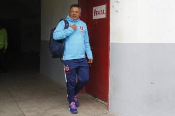 Hinchas de Universidad de Chile realizan banderazo en el Estadio Nacional, previo al Superclásico del domingo 02 de Octubre del 2016.
