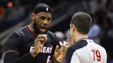 A LeBron James no le gustan nada las mangas en la camiseta