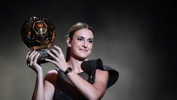 Alexia con el Balón de Oro.