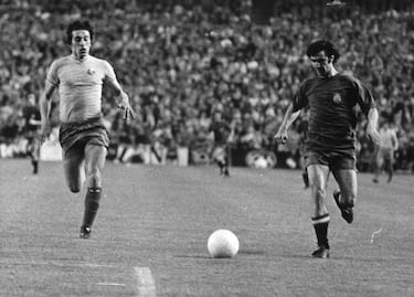 Nació en 1944 en Sarandí, provincia de Buenos Aires de modo circunstancial. Su abuelo estaba exiliado en Argentina a raíz de la guerra civil española, y José Eulogio Gárate vino al mundo durante una visita que sus padres realizaron a sus abuelos exiliados. Sus padres volvieron a Éibar antes de que cumpliera su primer año. Este suceso casual le impidió fichar por el Athletic, cuando ya destacó en la SD Eibar, por no haber nacido en Vizcaya, fue el Atlético de Madrid quien fichó a Gárate. 
No tuvo la nacionalidad española hasta 1966 y el año siguiente debutó con la Selección. 
Fue internacional con la selección española en 18 ocasiones