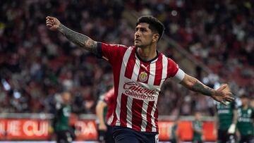 MEX8619. GUADALAJARA (MÉXICO), 04/03/2023.- Víctor Guzmán del Guadalajara celebra un gol anotado a Santos durante un partido del Torneo Clausura 2023 del fútbol mexicano, hoy en el estadio Akron, en Guadalajara, Jalisco (México). EFE/Fabricio Atilano