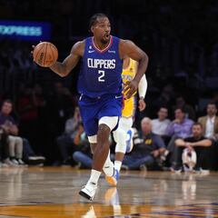 Why did Kawhai Leonard start in the bench against the Lakers? When will he return to the starting five?