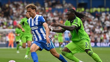 Brighton's Dutch defender #27 Mats Wieffer (L) turns away from Fulham's Italian-born Nigerian defender #03 Calvin Bassey (R) during the English Premier League football match between Brighton and Hove Albion and Fulham at the American Express Community Stadium in Brighton, southern England on August 16, 2025. (Photo by Glyn KIRK / AFP) / RESTRICTED TO EDITORIAL USE. No use with unauthorized audio, video, data, fixture lists, club/league logos or 'live' services. Online in-match use limited to 120 images. An additional 40 images may be used in extra time. No video emulation. Social media in-match use limited to 120 images. An additional 40 images may be used in extra time. No use in betting publications, games or single club/league/player publications. /