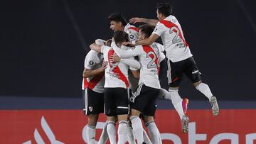Argentina&#039;s River Plate Fabrizio Angileri celebrates with teammates after scoring against Colombia&#039;s Independiente Santa Fe during the Copa Libertadores football tournament group stage match at the Monumental Stadium in Buenos Aires, on May 19, 