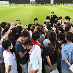 Tomiyasu, Endo y Sakai, ausencias en el entrenamiento de Japón