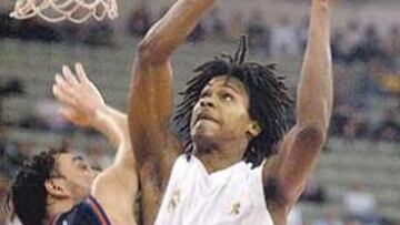 <b>BRILLANTE... </b>y efectivo. Mickael Gelabale mostró su clase ante el Unelco.