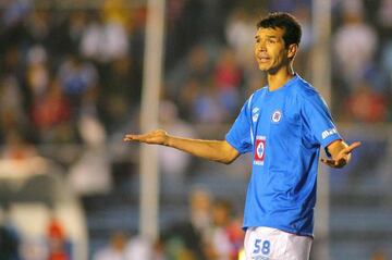 Jared Borgetti durante un partiedo con Cruz Azul