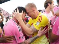 FORT LAUDERDALE, FLORIDA - DECEMBER 06: William Yarbrough #25 and Lionel Messi #10 of Inter Miami CF celebrate the Championship win after the Audi 2025 MLS Cup Final match between Inter Miami CF and Vancouver Whitecaps FC at Chase Stadium on December 06, 2025 in Fort Lauderdale, Florida. Elsa/Getty Images/AFP (Photo by ELSA / GETTY IMAGES NORTH AMERICA / Getty Images via AFP)