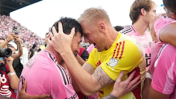 FORT LAUDERDALE, FLORIDA - DECEMBER 06: William Yarbrough #25 and Lionel Messi #10 of Inter Miami CF celebrate the Championship win after the Audi 2025 MLS Cup Final match between Inter Miami CF and Vancouver Whitecaps FC at Chase Stadium on December 06, 2025 in Fort Lauderdale, Florida. Elsa/Getty Images/AFP (Photo by ELSA / GETTY IMAGES NORTH AMERICA / Getty Images via AFP)