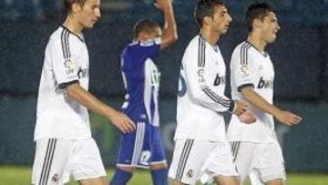 <b>DECEPCIÓN. </b>Mosquera, José y Jota se lamentan tras recibir un gol.