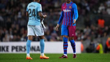 BARCELONA, SPAIN - MAY 10: Ronald Araujo of FC Barcelona acknowledges Jeison Murillo of RC Celta de Vigo who leaves the pitch after being shown a red card during the La Liga Santander match between FC Barcelona and RC Celta de Vigo at Camp Nou on May 10, 2022 in Barcelona, Spain. (Photo by Alex Caparros/Getty Images)