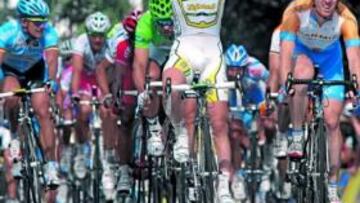 <b>FACILIDAD. </b>Cavendish se impuso a Farrar para sumar su cuarto triunfo en este Tour.