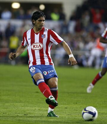 Tras su gran paso por el conjunto valencianista fichó por el Atleti estando únicamente la temporada 2008/09.