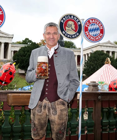 El presidente del Bayern de Múnich, Herbert Hainer, durante la fiesta del Oktoberfest celebrada en Múnich.