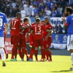 Vidal encamina el triunfo del Bayern que sigue como líder