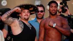 Andy Ruiz y Anthony Joshua durante el pesaje previo a su revancha.