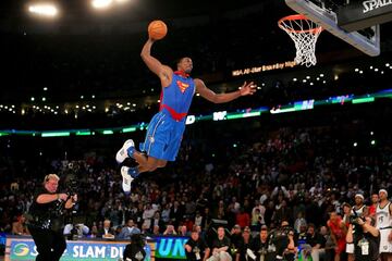 La de Nueva Orleans 2008 es seguramente la mejor actuaci車n de un p赤vot grande en la historia de los concursos de mates. Gerald Green llegaba para defender su t赤tulo de 2007 y dej車 el famoso mate en el que coloc車 un pastel en el aro con una vela que sopl車 sin tirarlo mientras machacaba. Pero fue Dwight Howard quien firm車 una actuaci車n memorable, con un molinillo iniciado desde detr芍s del tablero y como colof車n su hist車rico vuelo con la capa de Superm芍n, un intento tremendamente fotog谷nico en el que, eso s赤, lanz車 el bal車n sin llegar a machacarlo.