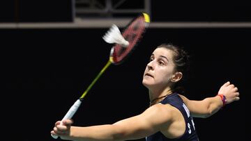 Singapore (Singapore), 29/05/2024.- Carolina Marin of Spain in action against Goh Jin Wei of Malaysia during their women's singles first round match at the Singapore Badminton Open in Singapore, 29 May 2024. (Malasia, Singapur, Espa?a, Singapur) EFE/EPA/HOW HWEE YOUNG