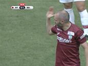 Algo que parecía impensable: Iniesta enfadado en Japón