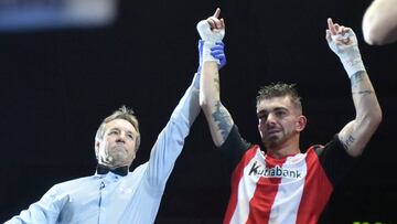 Jon Fernández celebra su victoria ante Houya.