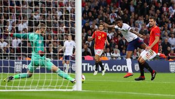 De Gea detiene con el pie un remate t&iacute;mido de Rashford, al que despu&eacute;s le hizo dos buenas paradas. 