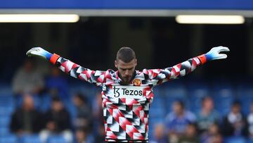 Soccer Football - Premier League - Chelsea v Manchester United - Stamford Bridge, London, Britain - October 22, 2022 Manchester United's David de Gea during the warm up before the match Action Images via Reuters/Matthew Childs EDITORIAL USE ONLY. No use with unauthorized audio, video, data, fixture lists, club/league logos or 'live' services. Online in-match use limited to 75 images, no video emulation. No use in betting, games or single club /league/player publications. Please contact your account representative for further details.