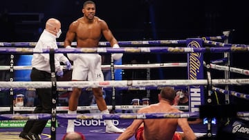 Joshua envía a Pulev a la lona.
