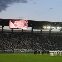 La Premier vuelve, a medias