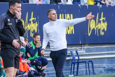 Gaizka Garitano se encuentra en el 4-4-2